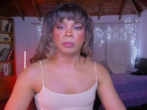 Screenshot from romi_rousse webcams