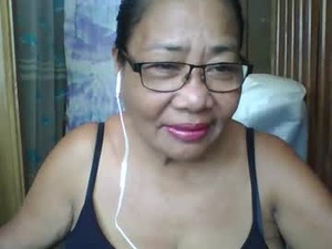 Screenshot from rosebelle66 webcams