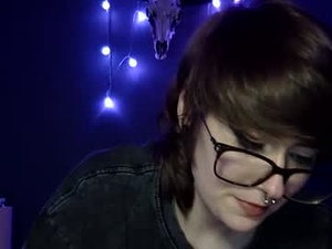 Screenshot from roxy321678 webcams