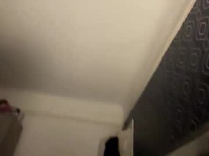 Screenshot from ryanandlaura2019 webcams