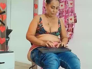 Screenshot from sara_bigass__ webcams