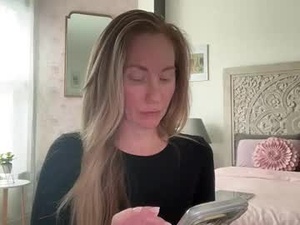 Screenshot from sarahgiroux86 webcams