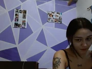Screenshot from scarletandhanna webcams