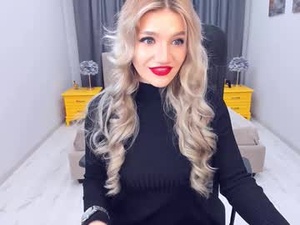 Screenshot from selenaemoore webcams