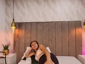 Screenshot from selene_606 webcams