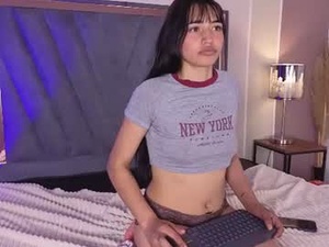 Screenshot from serenabloom2 webcams