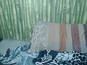 Screenshot from sexyhornyts4u webcams
