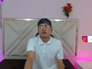 Screenshot from shinedark_tay webcams
