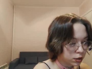 Screenshot from shy_kiss_twinkle_bloop webcams