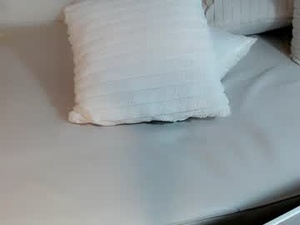 Screenshot from siren_novaxx webcams