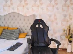 Screenshot from siriuss_collin webcams