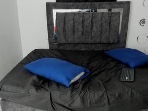 Screenshot from skarleth_and_lina webcams