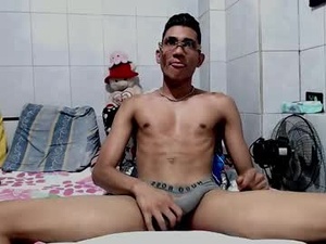 Screenshot from skinny_dominat webcams