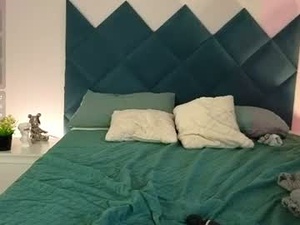 Screenshot from snowy_rose webcams