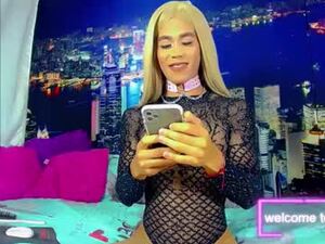 Screenshot from sophie_vall webcams