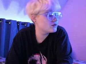 Screenshot from sparkling_water_hate_club webcams