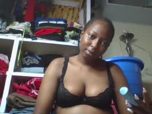 Screenshot from spongy_bree webcams