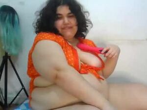 Screenshot from sselinamae webcams
