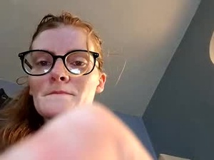 Screenshot from stickyredfunsize webcams