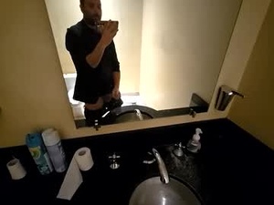 Screenshot from stopshottttt webcams