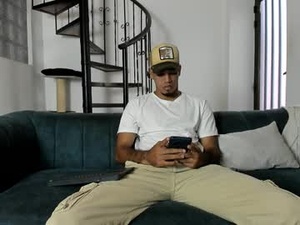 Screenshot from straight__friends webcams