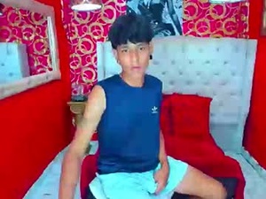 Screenshot from straightyounpein webcams