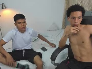 Screenshot from strong_boss webcams