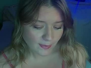 Screenshot from submissivescarletxo webcams