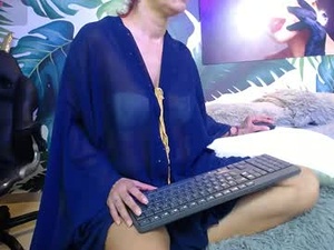 Screenshot from suhana_mature webcams