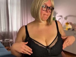 Screenshot from sweet_car0line_ webcams