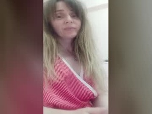 Screenshot from swetisweetla webcams