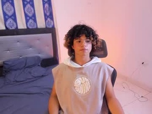Screenshot from swwet_boy webcams