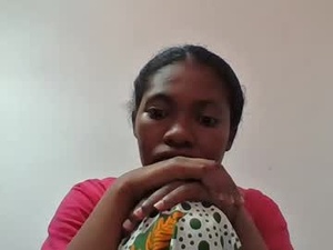 Screenshot from sylviah777 webcams