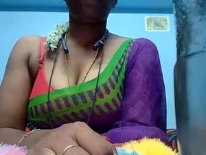 Screenshot from tamilmadhi520 webcams