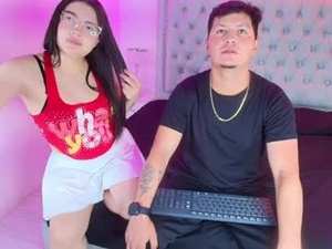 Screenshot from tata_and_damian webcams