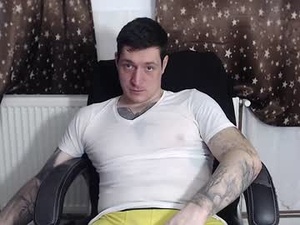 Screenshot from tattooedhunk_ webcams