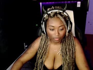 Screenshot from theegoddessmae webcams