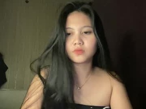 Screenshot from thelifeof_kiara webcams