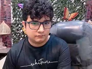 Screenshot from thesweethairyboy webcams