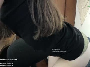 Screenshot from thetropicalseduction webcams