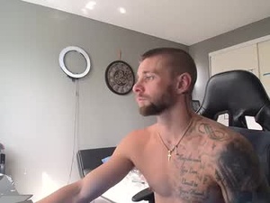 Screenshot from theufcfan_8181 webcams