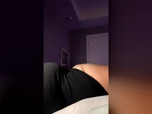 Screenshot from thickkcloudz webcams