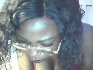 Screenshot from thicklipss275266676504 webcams