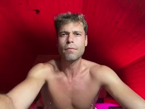 Screenshot from timpearsson53328 webcams