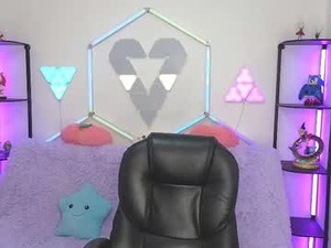 Screenshot from tiny_vixen_ webcams