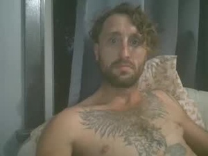 Screenshot from tommygun2727 webcams
