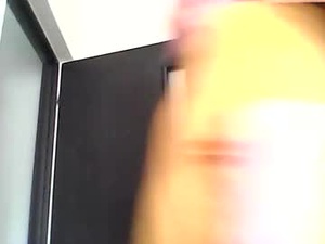 Screenshot from topliceanuvlad0 webcams
