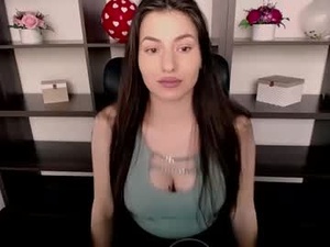 Screenshot from trinny_love webcams