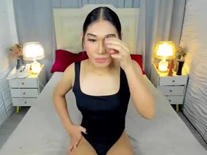 Screenshot from unforgetableasiancock webcams