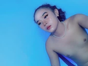 Screenshot from ur_caroline18 webcams